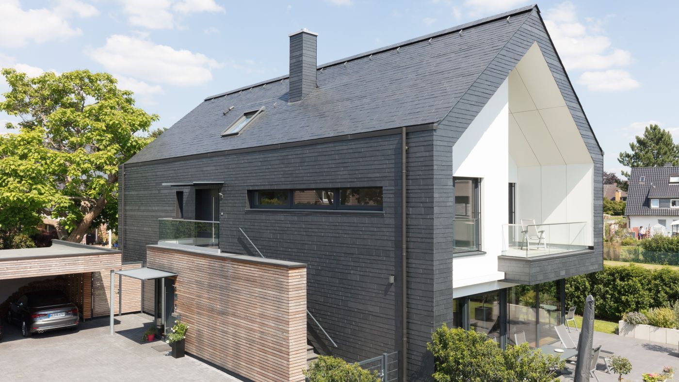Schiefer Fassade